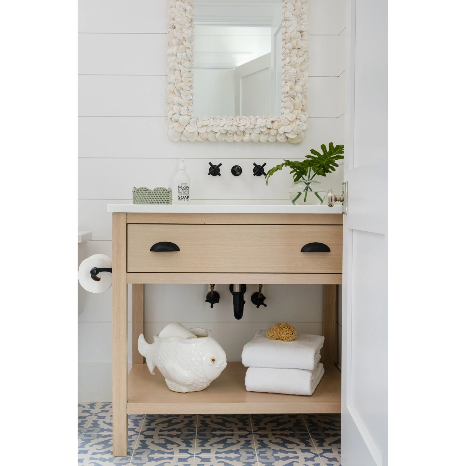 Scallop Rattan Guest Towel Holder - Green 3 Scallop Rattan Guest Towel Holder - Green - Image 3